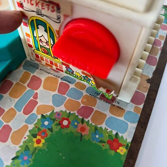 Vintage 1964 Fisher Price Little People Musical Merry Go Round Music Works - Picture 5 of 12